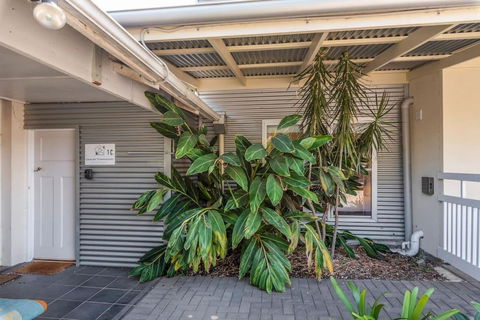 Gawler Townhouses 1C , 1 Queen Bed - Foster Accommodation 2