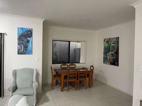 Georgina Townhouse - Foster Accommodation 3