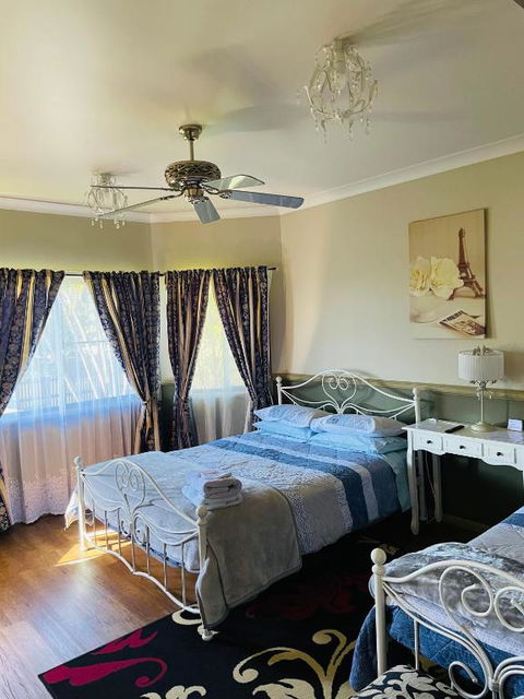 GOLDEN LACE B&B - Foster Accommodation 4