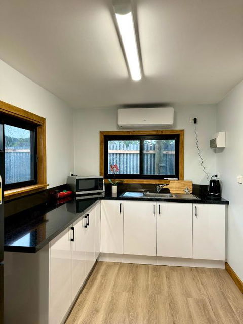 GORGE Chocolates Tiny House - Foster Accommodation 2