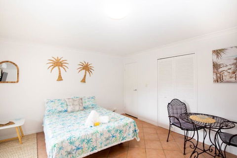 GORGEOUS STUDIO + 100M TO BEACH + POOL - Foster Accommodation 0