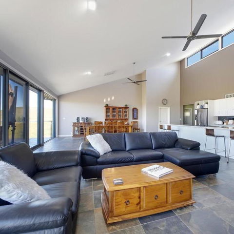 GOULBURN ALPACA FARM STAY - Foster Accommodation 1