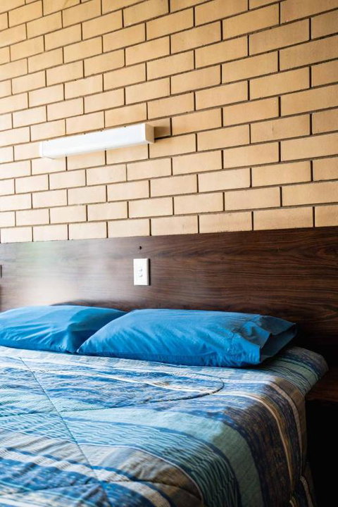 Grand Hotel Motel - Foster Accommodation 3