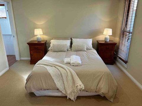 Grand Retreat In Peaceful Street - Foster Accommodation 2