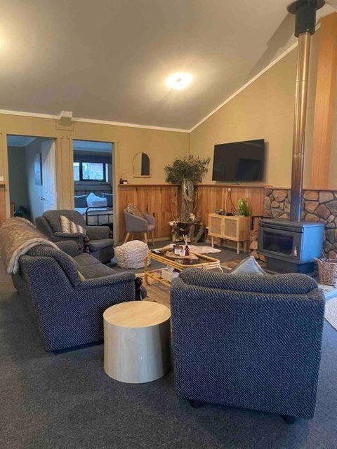 Great Lakes Wilderness Three Bedroom Home - Foster Accommodation 0