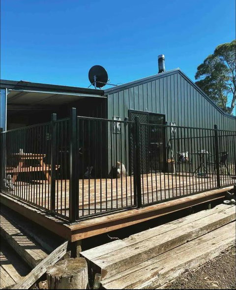 Great Lakes Wilderness Three Bedroom Home - Foster Accommodation 3