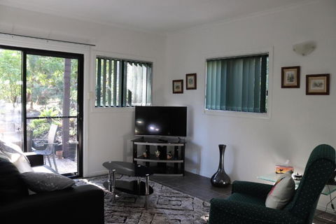 GREEN TREES CHALET Australia Zoo Close By - Foster Accommodation 3