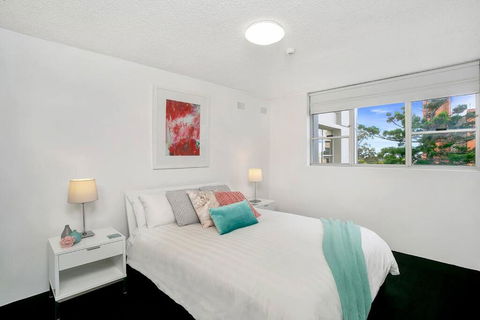 HARIS - Modern 2BR Apartment With Views - Foster Accommodation 2