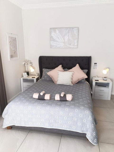 GUESTHOUSE On REGENT Bed & Breakfast - Foster Accommodation 0