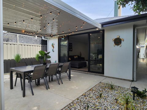 Holiday At The Beach, Spa Bath, King Bed With TV - Foster Accommodation 0