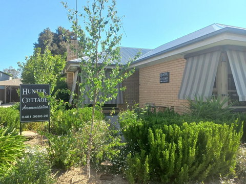 Hunter Cottage Euroa - SHORT TERM RENTAL - Foster Accommodation 1