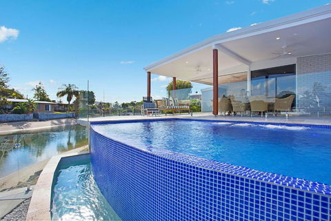 INCREDIBLE VALUE - Perfect For Large Families - Foster Accommodation 0
