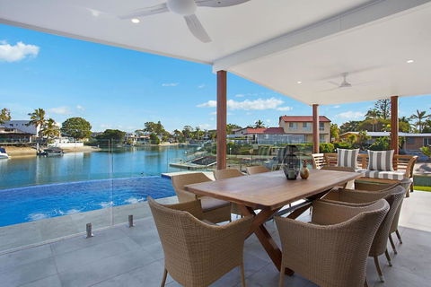 INCREDIBLE VALUE - Perfect For Large Families - Foster Accommodation 1