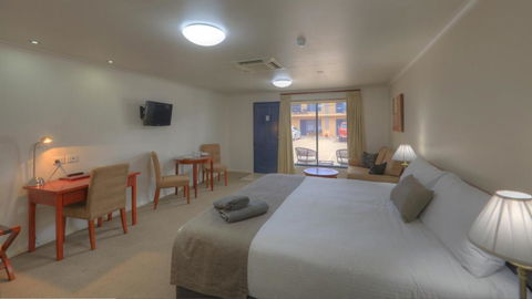 INVERELL RSM CLUB MOTEL - Foster Accommodation 1