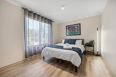 INVERLOCH Beach House - Foster Accommodation 3