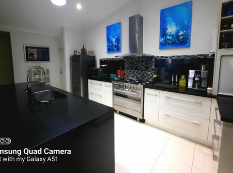 ISLAND ROOM On Magnetic Island - Foster Accommodation 2