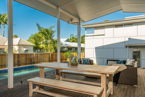 Aditi - Timber Vacation Home - Foster Accommodation 2