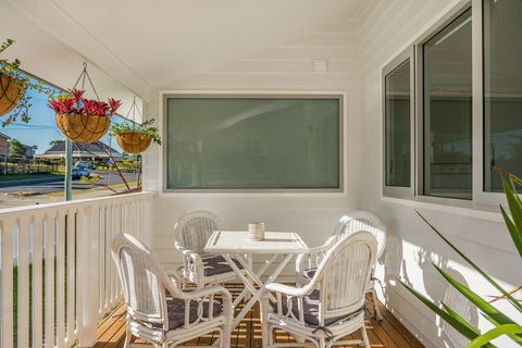 Aditi - Timber Vacation Home - Foster Accommodation 1