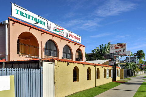 Adobe Motel - Foster Accommodation 0