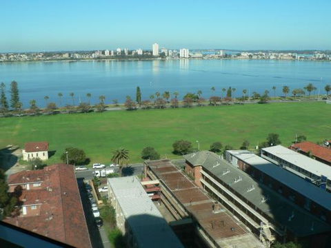 Affordable & Comfortable Apartment On Langley Park - Foster Accommodation 2