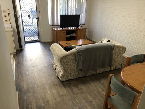 Affordable Comfortable Inglewood Apartment+Pool - Foster Accommodation 1