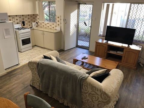 Affordable Comfortable Inglewood Apartment+Pool - Foster Accommodation 3