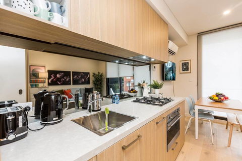 Air Conditioned One Bedroom With Pool Close To CBD - Foster Accommodation 1
