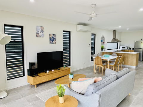 AIRLIE BEACH Delight. Hop, Skip Jump To Everything - Foster Accommodation 0