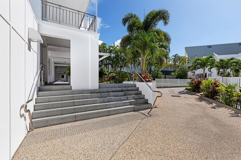 Airlie Beach Hotel - Foster Accommodation 1