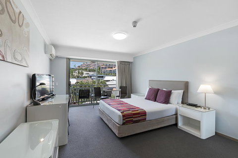 Airlie Beach Hotel - Foster Accommodation 3