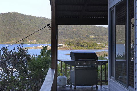Airlie Getaway - Airlie Beach - Foster Accommodation 1