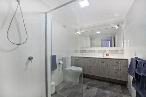 Akuna 20, 6 Joffre Street - Foster Accommodation 1