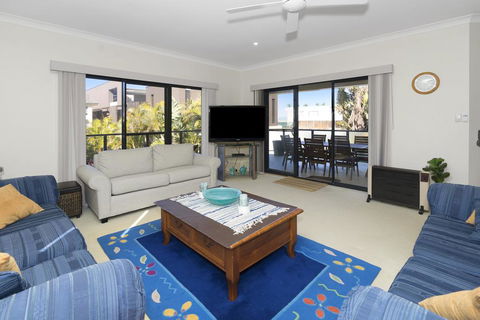 Al Mare No 2 42a - Foster Accommodation 2