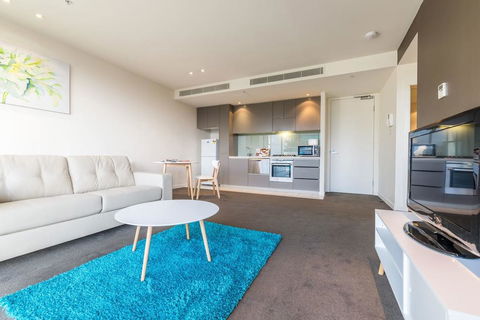 Albert Park City View Stylish 1 Bedroom Apartment - Foster Accommodation 1