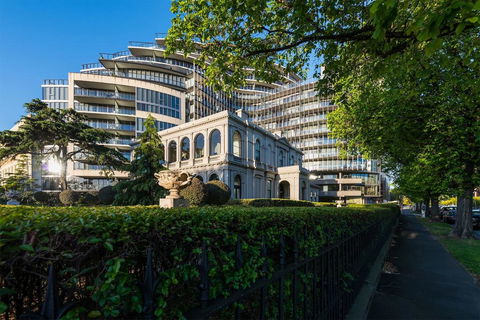 Albert Park City View Stylish 1 Bedroom Apartment - Foster Accommodation 0