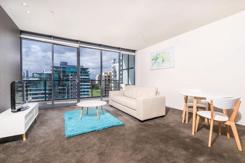 Albert Park City View Stylish 1 Bedroom Apartment - Foster Accommodation 3