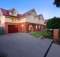 Albury Suites - Schubach Street - Foster Accommodation
