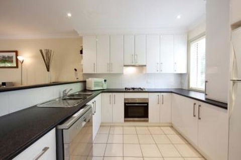 Albury Suites - Schubach Street - Foster Accommodation 2