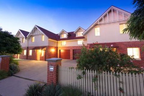 Albury Suites - Schubach Street - Foster Accommodation 1