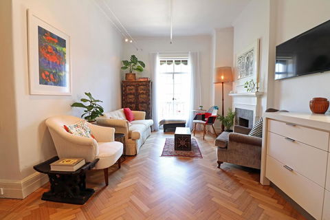 Alcaston House - Parliament House 300m, WiFi, Netflix - Foster Accommodation 0