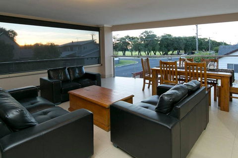 Alcedonia Retreat - Foster Accommodation 2