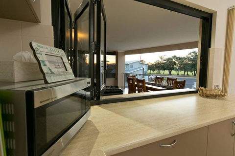Alcedonia Retreat - Foster Accommodation 3