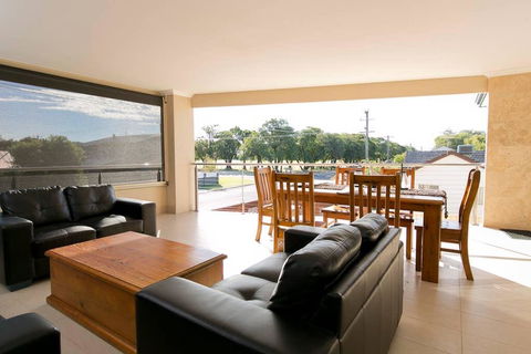 Alcedonia Retreat - Foster Accommodation 1