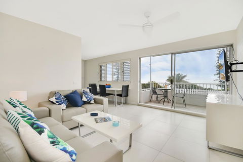 Alex Beach Apt Bilgola4 - Foster Accommodation 3