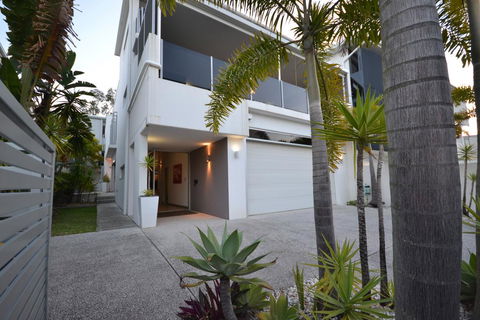 Alex Beach House - Foster Accommodation 1