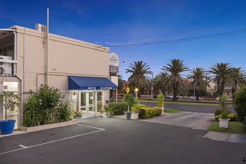 Alexander Motor Inn And Apartments - Foster Accommodation 2