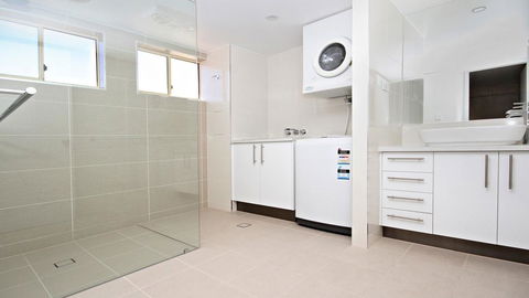 Alinga Unit 4, Amazing Ocean Views - Foster Accommodation 3