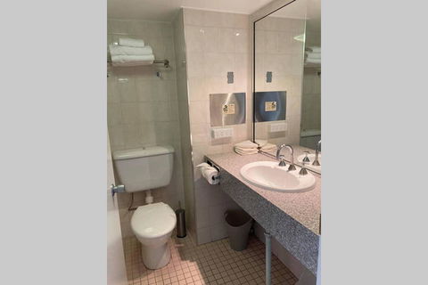 All In 500 Aud Weekly Beachfront The STRAND Studio Apartment - Foster Accommodation 2
