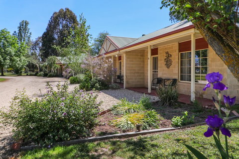 All Seasons Mansfield - Foster Accommodation 0