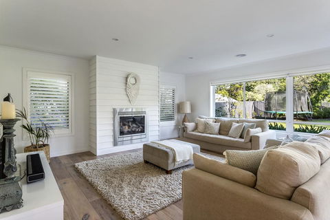 ALLAMBEA - MOUNT ELIZA - Foster Accommodation 1